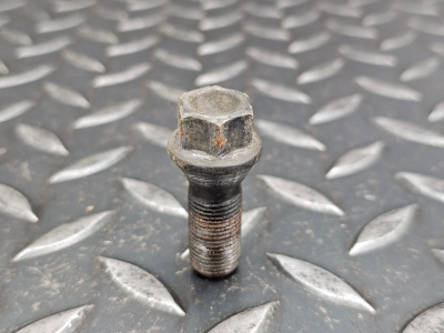 MINI Cooper, Countryman Wheel Bolt