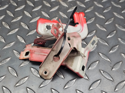 BMW 3 Series, 4 Series Right Wing Bracket Set