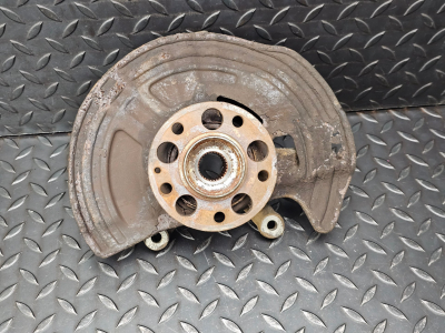Mercedes-Benz B-Class Front Left Wheel Hub