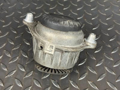 Mercedes-Benz C-Class Left Engine Mount