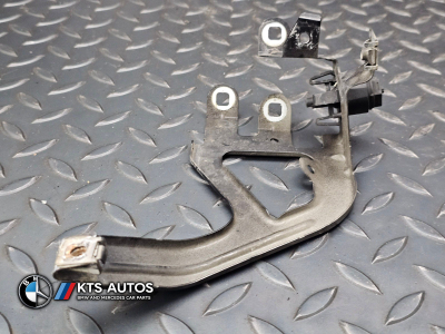 BMW 5 Series Left Wing Bracket Set