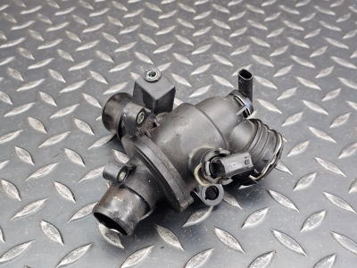 Mercedes-Benz C-Class, Sprinter Thermostat Housing