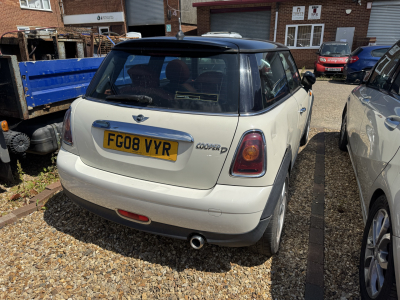 MINI Cooper photo 2