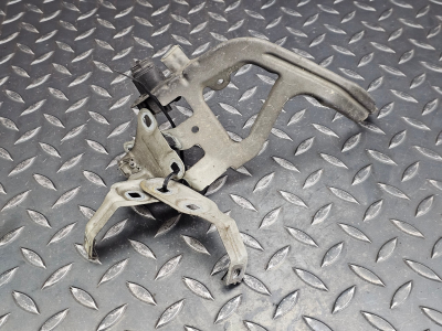BMW 5 Series Right Wing Bracket Set