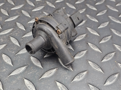Mercedes-Benz C-Class, CLA, A-Class, E-Class, GLC, W204 Auxiliary Water Pump