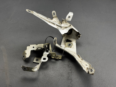 BMW 2 Series Left Wing Bracket Set