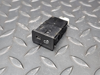 Mercedes-Benz A-Class, B-Class, CLA, GLB Multimedia Interface Usb-c Port