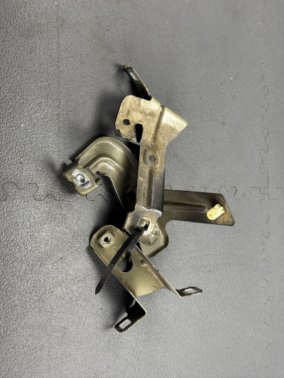 BMW 3 Series, 4 Series Right Wing Bracket Set