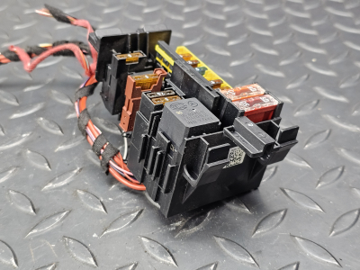 Mercedes-Benz C-Class, E-Class Fuse Box