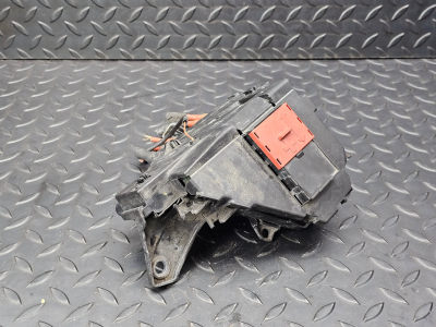 Mercedes-Benz C-Class Engine Fuse Box