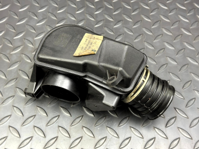 Mercedes-Benz C-Class, E-Class Air Intake Pipe Filter Box