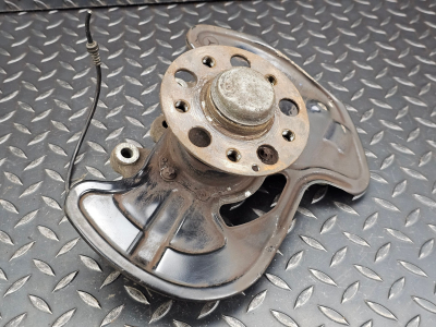 Mercedes-Benz C-Class, E-Class, W212 Front Left Wheel Hub