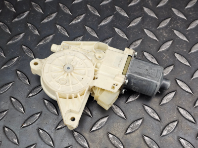 Mercedes-Benz C-Class Front Right Window Motor