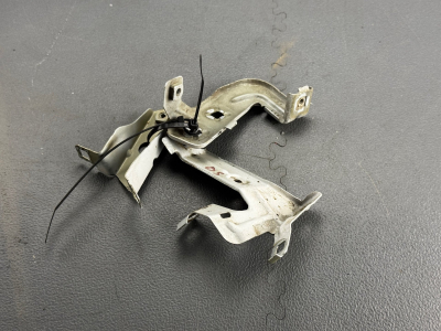 BMW 3 Series, 4 Series Right Wing Bracket Set