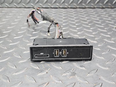 Mercedes-Benz C-Class Usb Sd Card Reader Unit