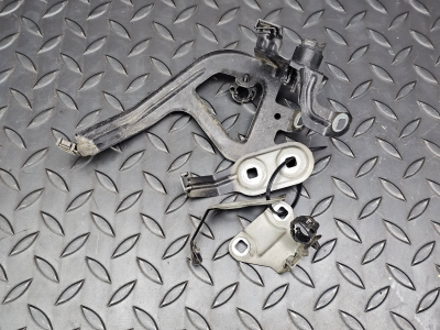 BMW 5 Series Right Wing Bracket Set