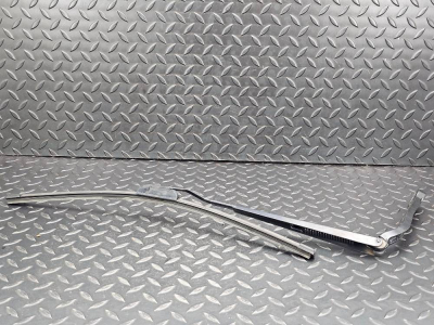 BMW X5, X6 Front Right Window Wiper Arm