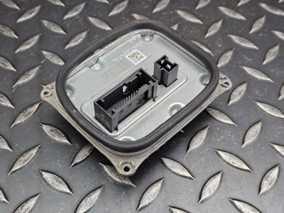 Mercedes-Benz E-Class Headlight Ballast Control