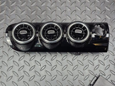 Mercedes-Benz A-Class, GLB Dashboard Center Air Vent