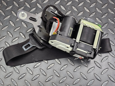 Mercedes-Benz E-Class Front Left Seatbelt