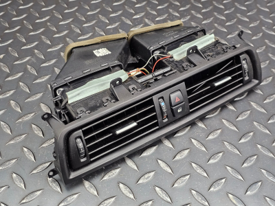 BMW 5 Series Dashboard Center Air Vent