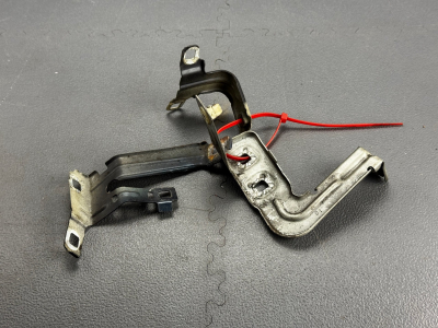 BMW 3 Series Left Wing Bracket Set