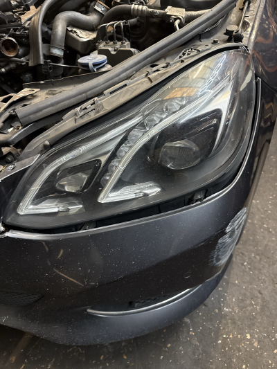 Mercedes-Benz E-Class photo 2