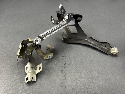 BMW 5 Series Left Wing Bracket Set
