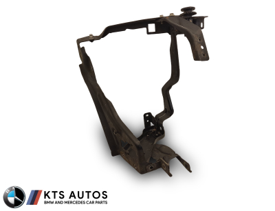 Mercedes-Benz C-Class Front Left Headlight Bracket