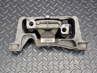 Mercedes-Benz A-Class, B-Class, CLA, GLA Right Engine Mount Bracket