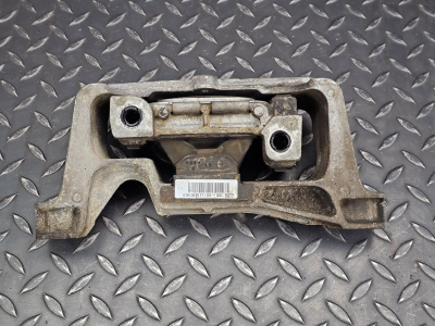 Mercedes-Benz A-Class, B-Class, CLA, GLA Right Engine Mount Bracket