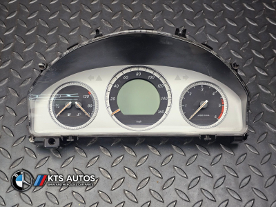 Mercedes-Benz C-Class Speedometer Instrument Cluster