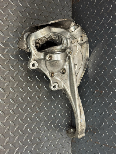Mercedes-Benz C-Class Front Right Wheel Hub Carrier